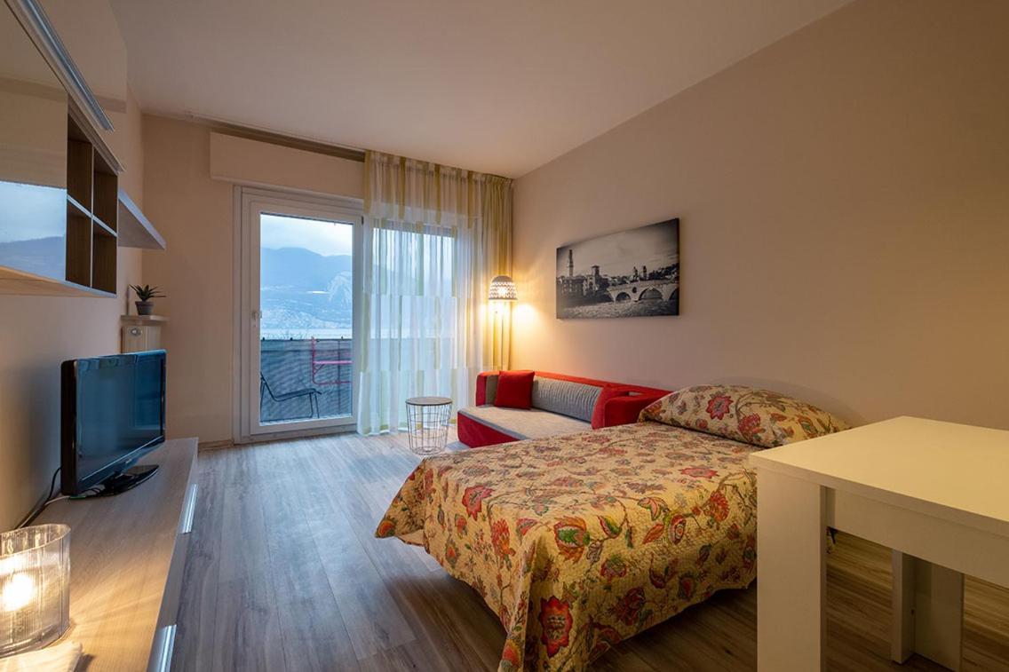Lake View With Aircon - 5 Minutes From The Beach! Бренцоне-суль-Гарда Экстерьер фото