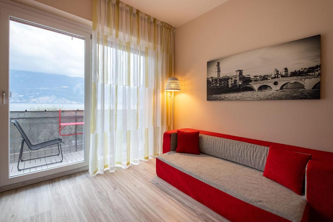 Lake View With Aircon - 5 Minutes From The Beach! Бренцоне-суль-Гарда Экстерьер фото