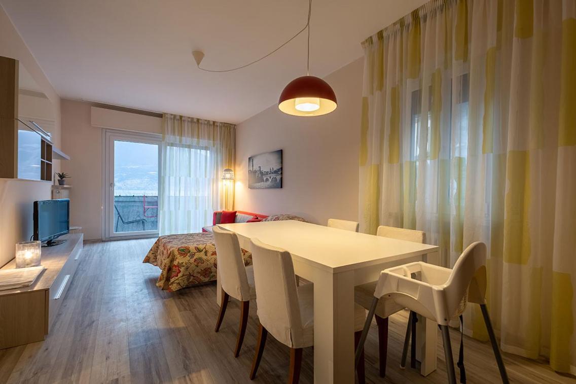 Lake View With Aircon - 5 Minutes From The Beach! Бренцоне-суль-Гарда Экстерьер фото