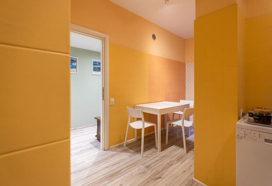Lake View With Aircon - 5 Minutes From The Beach! Бренцоне-суль-Гарда Экстерьер фото