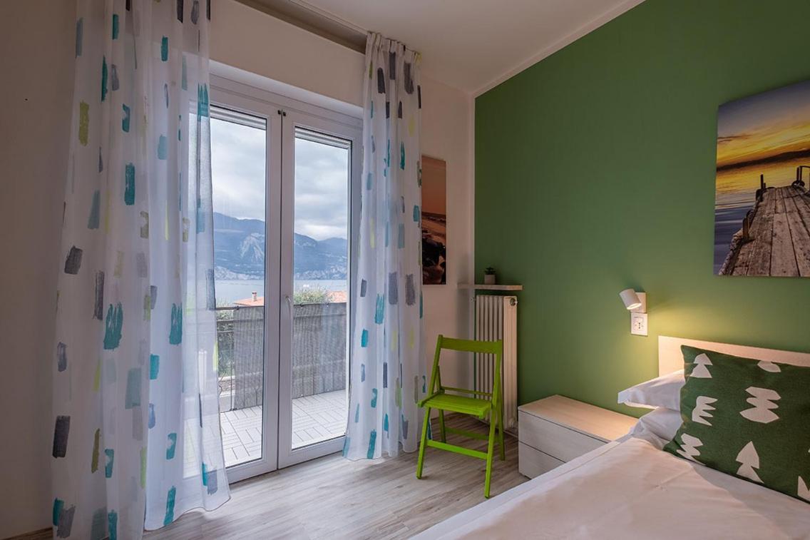 Lake View With Aircon - 5 Minutes From The Beach! Бренцоне-суль-Гарда Экстерьер фото