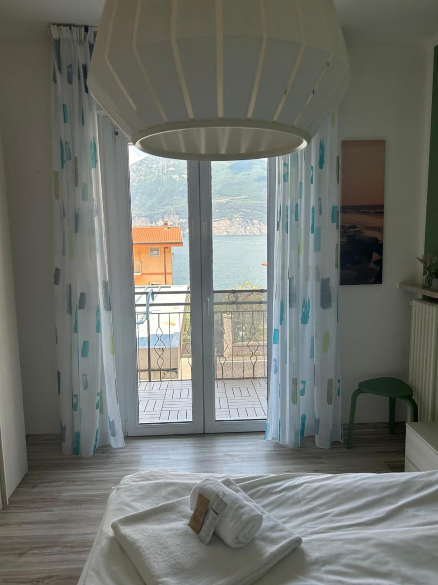Lake View With Aircon - 5 Minutes From The Beach! Бренцоне-суль-Гарда Экстерьер фото