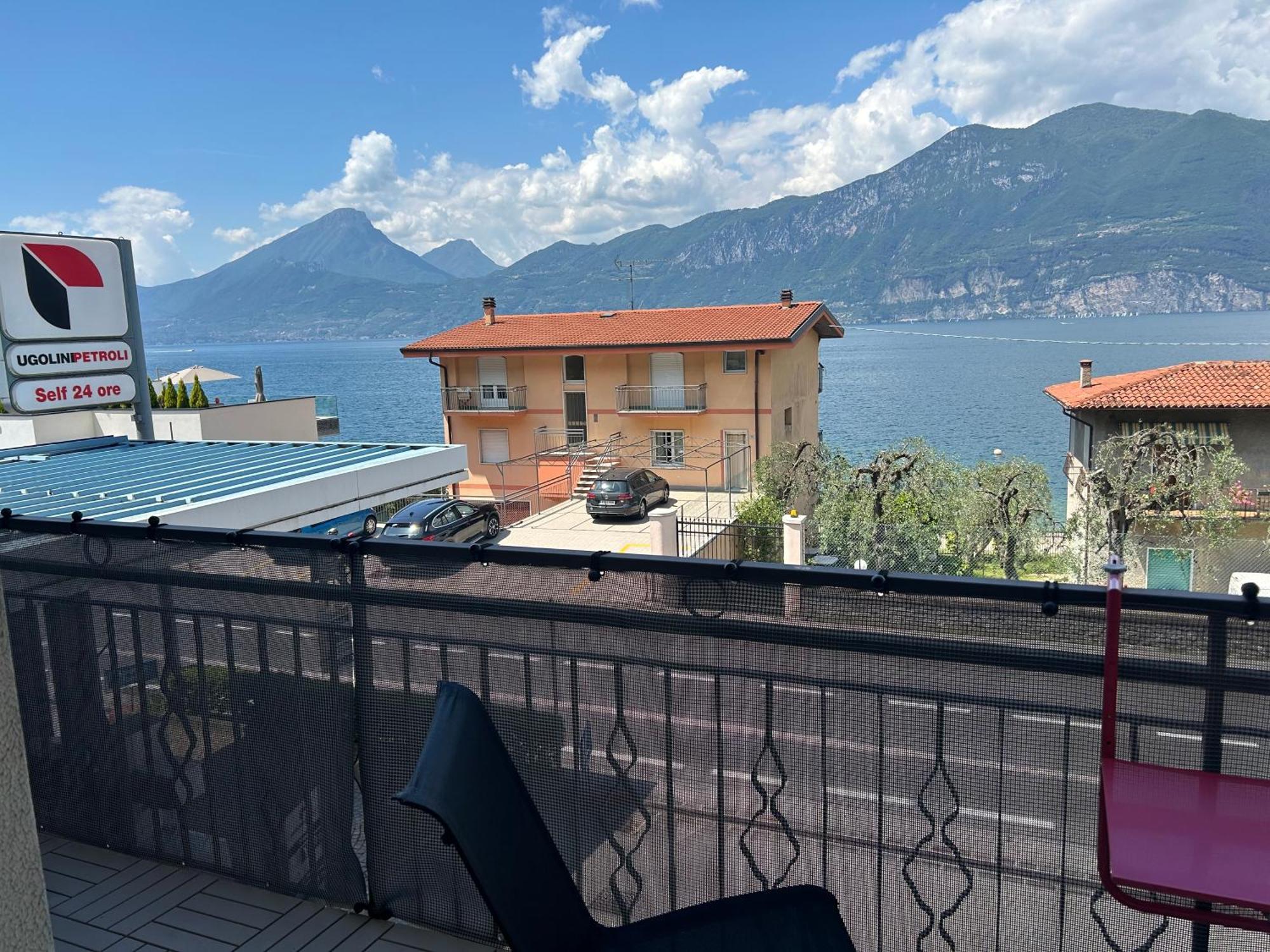 Lake View With Aircon - 5 Minutes From The Beach! Бренцоне-суль-Гарда Экстерьер фото